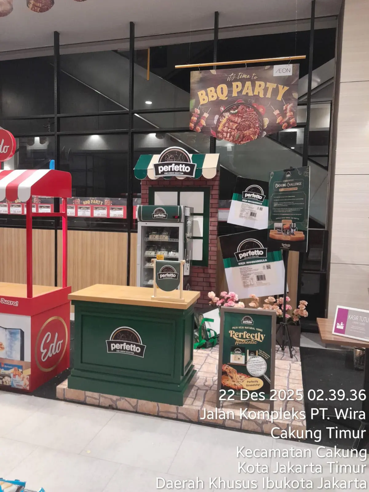 Booth pameran dan custom build — aktivasi brand Perfetto di atrium mall